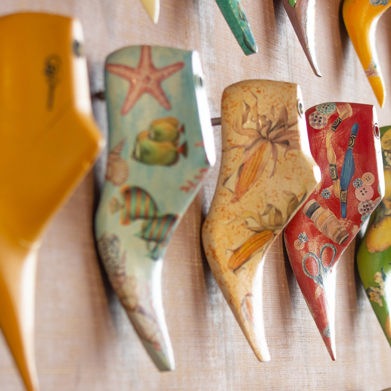 6Archimede dettagli scarpe dipinte